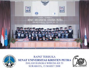 Welin Saat Wisuda di Universitas Kristen Petra