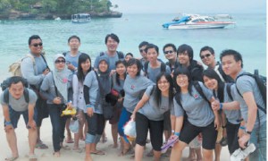 Liburan bersama rekan kantor di Bali