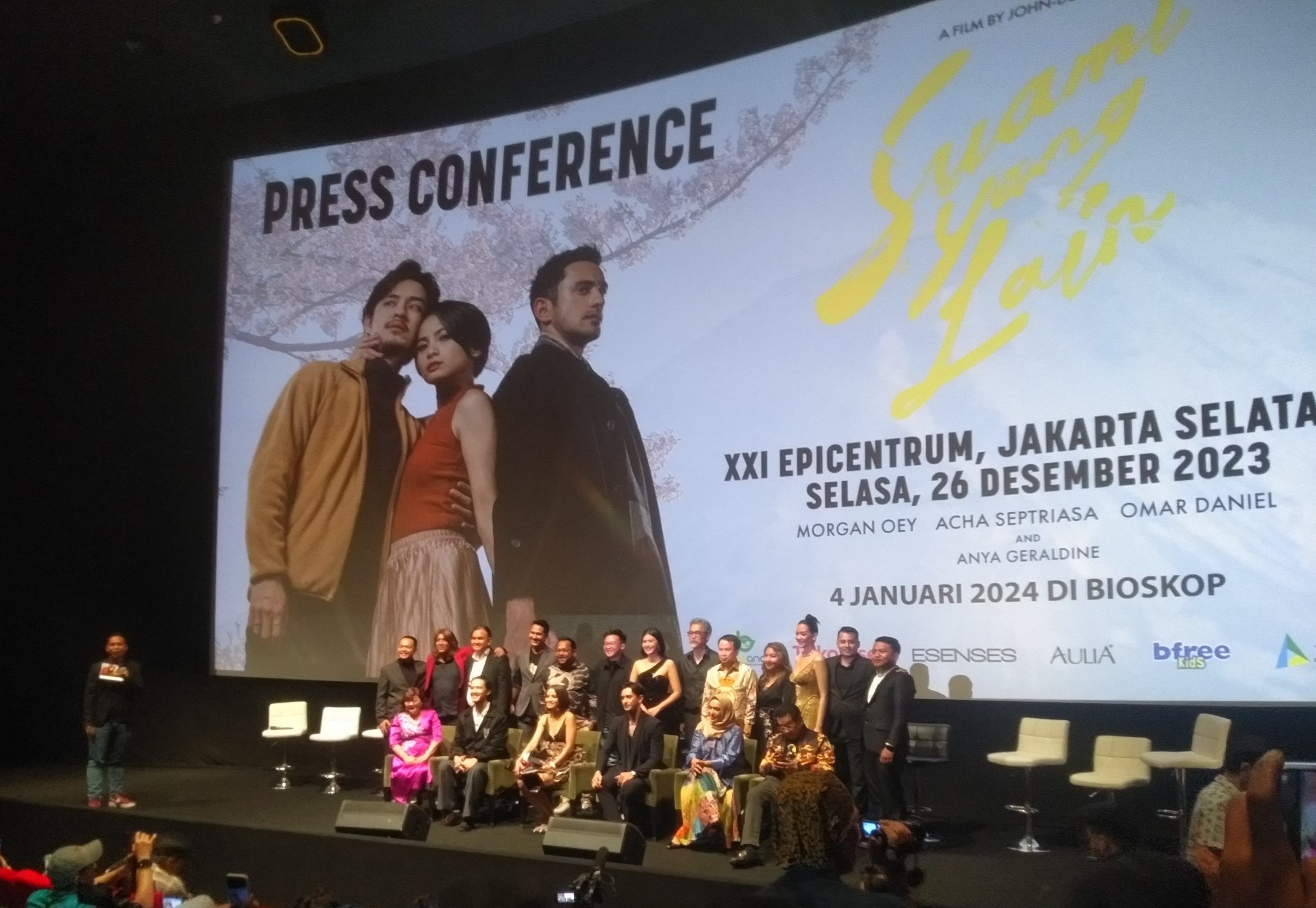 Film Suami Yang Lain Hadirkan Kisah Cinta Segitiga Acha Septriasa Morgan Oey Dan Omar Daniel 