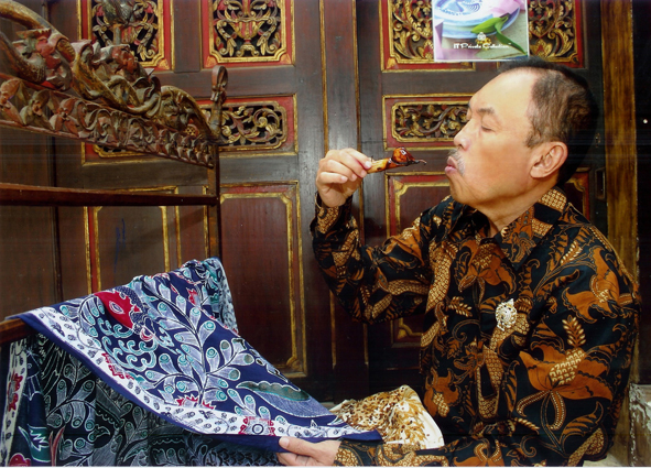  Iwan  Tirta Bawa Batik Mendunia Kabari News