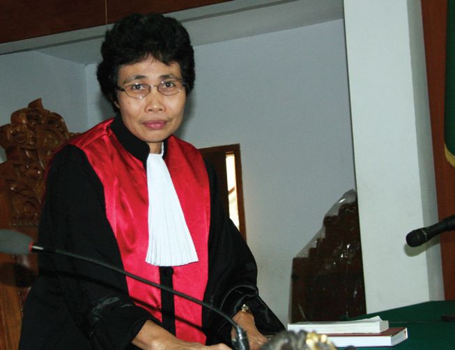 Albertina Ho Hakim Andal Anak Desa Dobo yang Bersahaja 